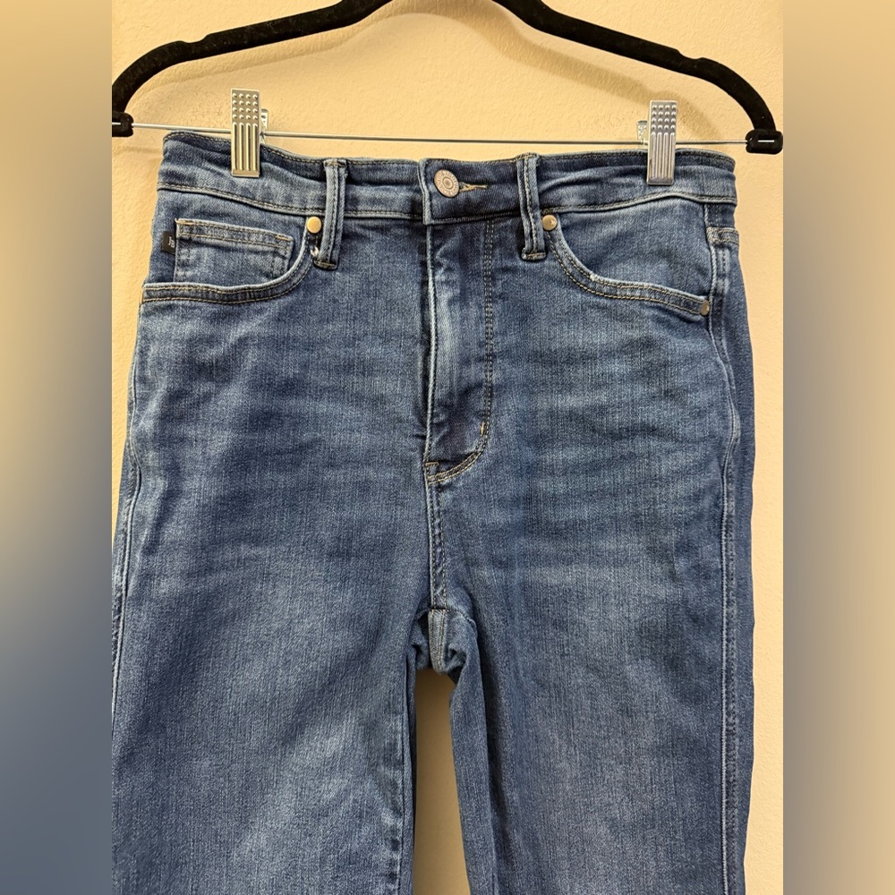 Judy Blue Flare Jeans in Medium Wash Blue - 7/28 - Picture 2 of 12